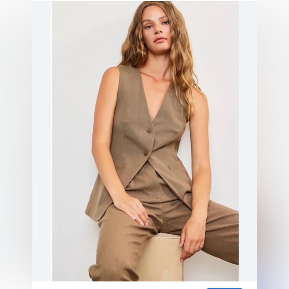 Mustard Seed Taupe Sleeveless Tailored Vest